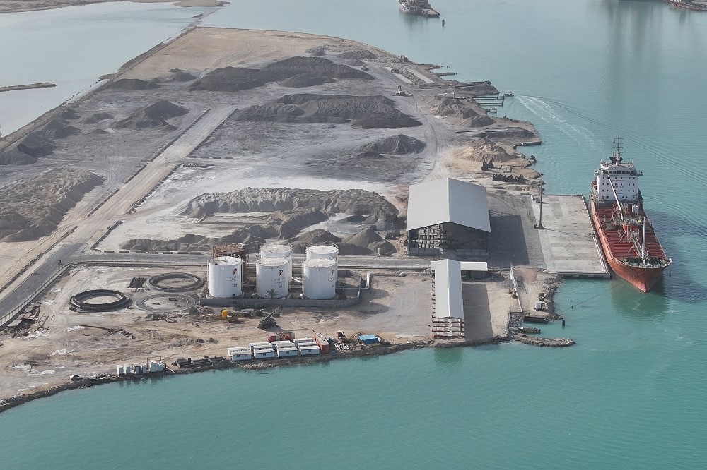 پهلوگیری کشتی‌های پهن‌پیکر در نگین بوشهر