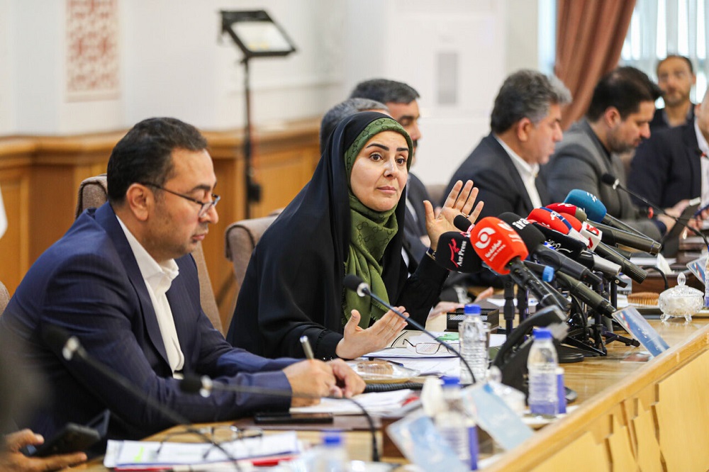 صادق از رانندگان کامیون تشکر کرد